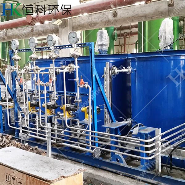 Lágyacél csúszótalpakkal szerelt adagolórendszerek